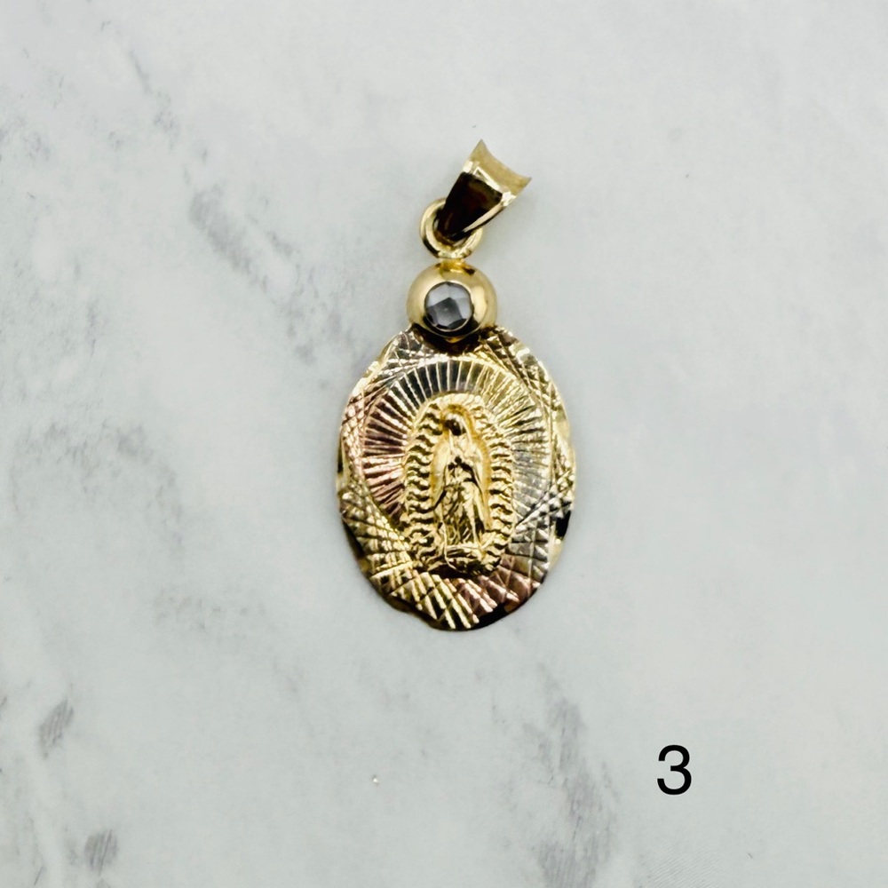 10k gold pendant Virgin Mary - Dije en oro virgen de Guadalupe